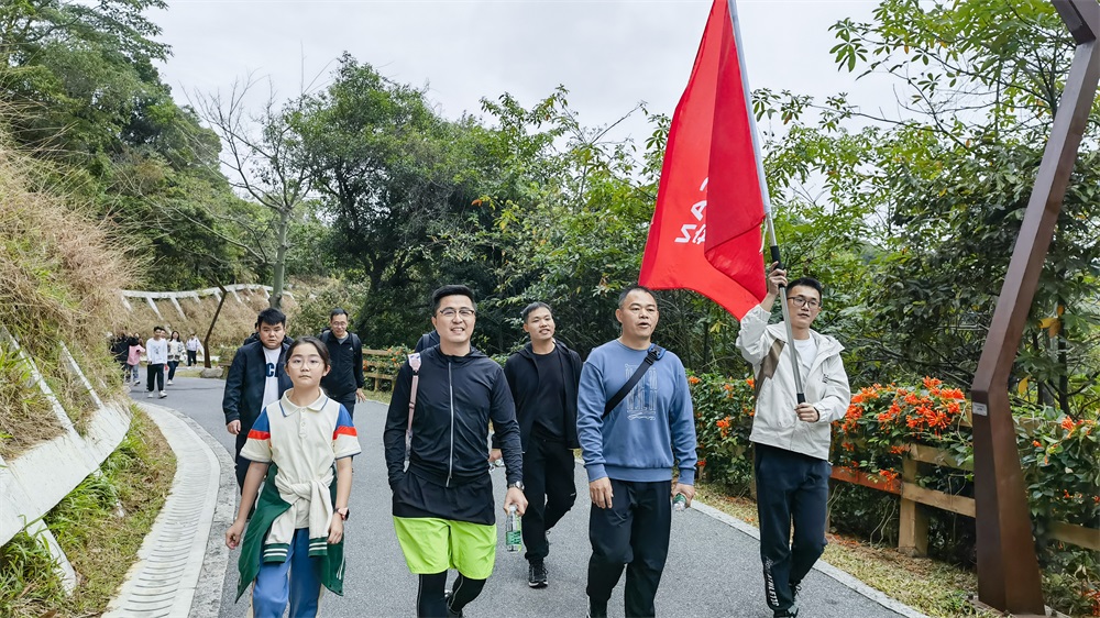 顶峰相见——艾礼安人新春登山之旅
