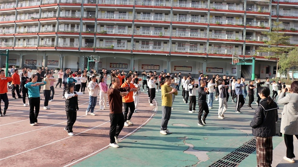 奋力冲刺，挑战极限——艾礼安第十五届运动会圆满落幕！